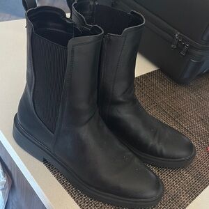 Reaction Kenneth Cole Black Chelsea Boots with Chunky Sole
